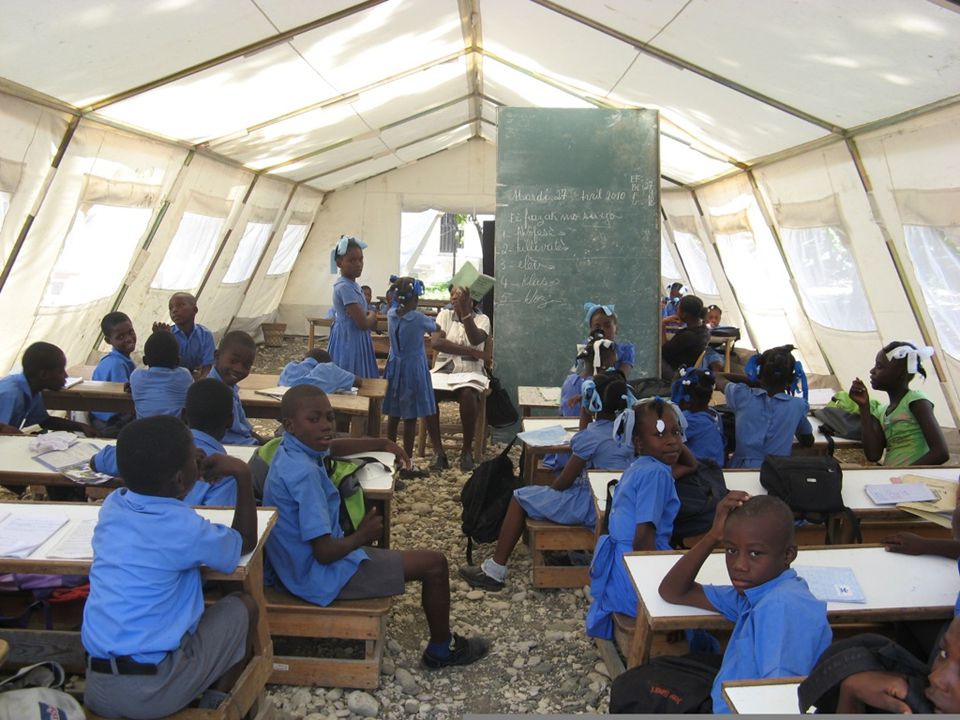 Esimerkiksi Haitissa Kirkon Ulkomaanapu on keskittynyt avustustyössään lasten kouluun paluun mahdollistamiseen ja koulujen käynnistämiseen.