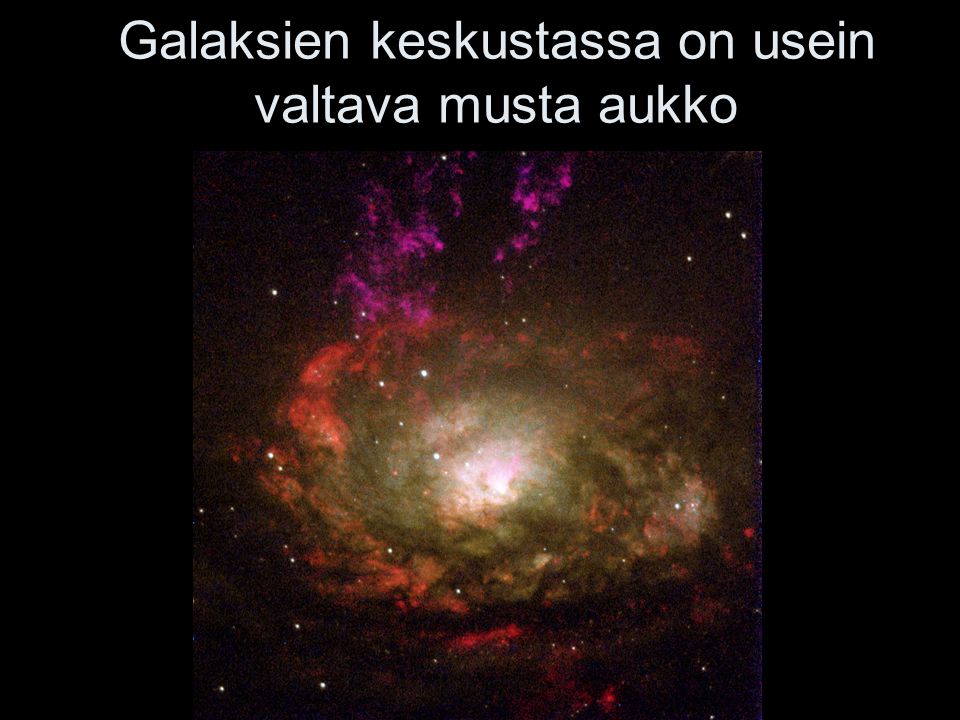 Galaksien keskustassa on usein valtava musta aukko